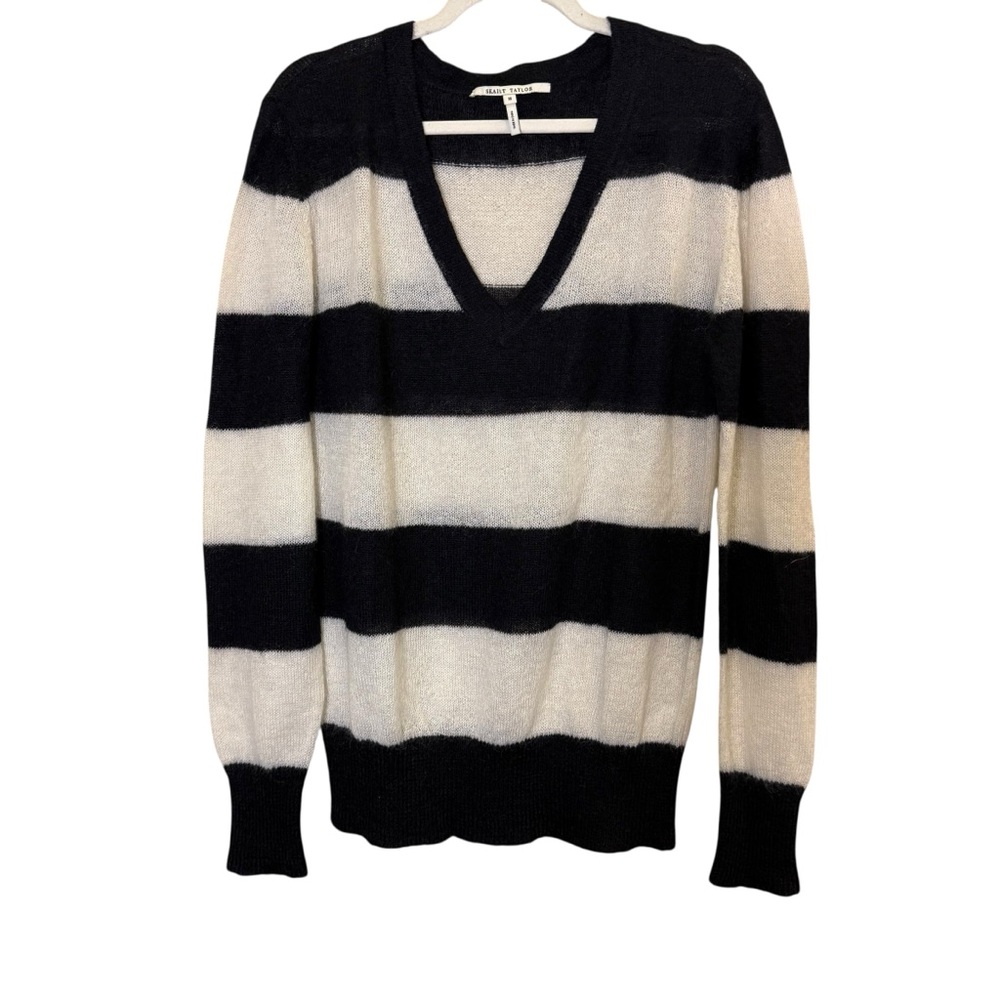 Skaist Taylor Wide Black and Cream Striped V-Neck Mohair Blend Sweater in Sz M
